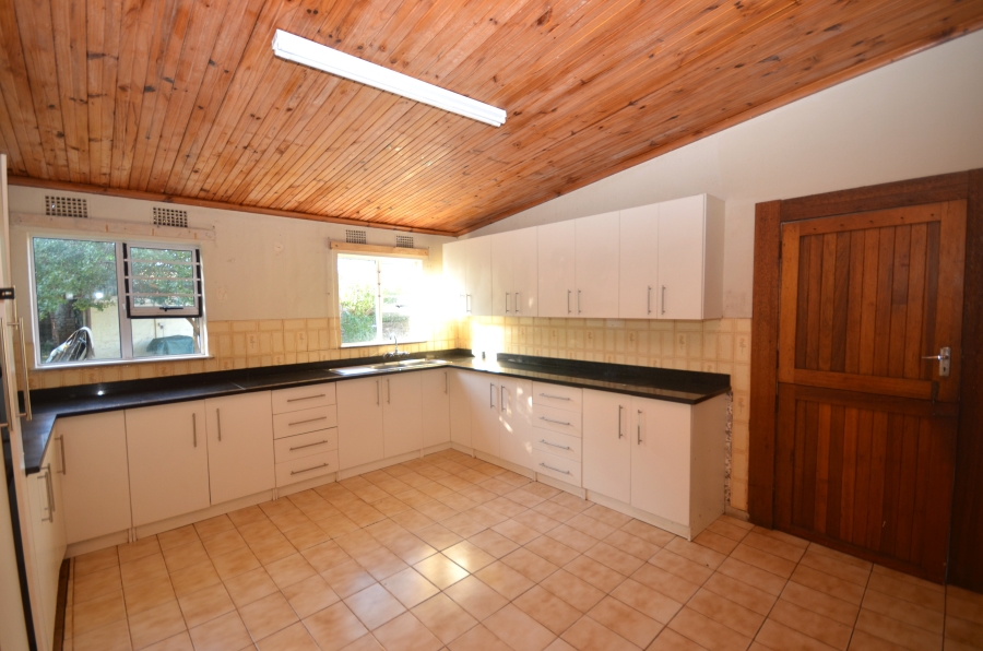 To Let 4 Bedroom Property for Rent in Berea Eastern Cape